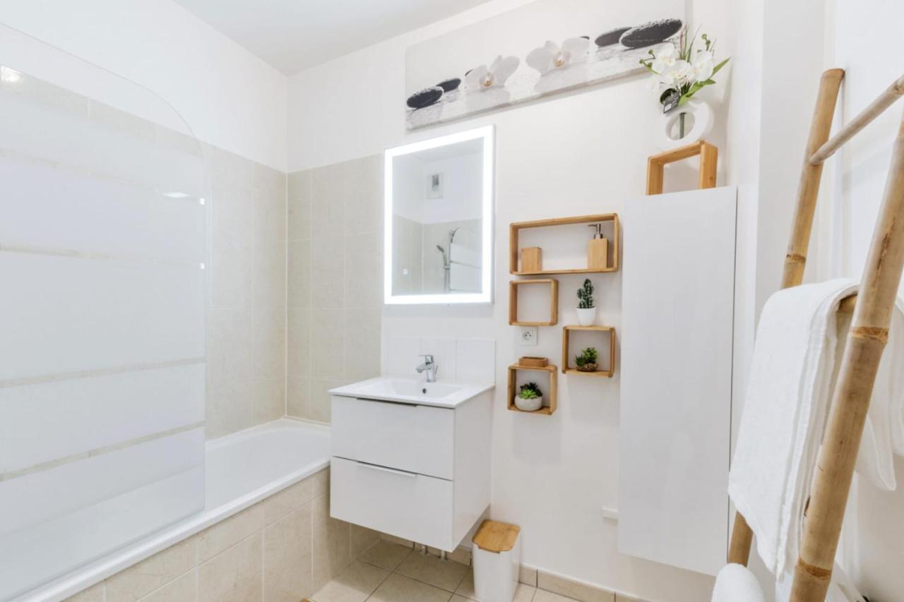 Appartement Des Reves Bleus - Welkeys Монтеврен Экстерьер фото